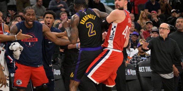 机器人都急了！范德彪&amp;amp;祖巴茨冲突时 情绪稳定的小卡难得面目狰狞