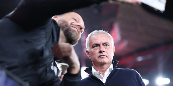 球报总监：穆帅执教切尔西和皇马时不这样，带曼联之后就变了