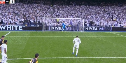 【早报】热刺阻击曼城，曼联绝杀富勒姆！